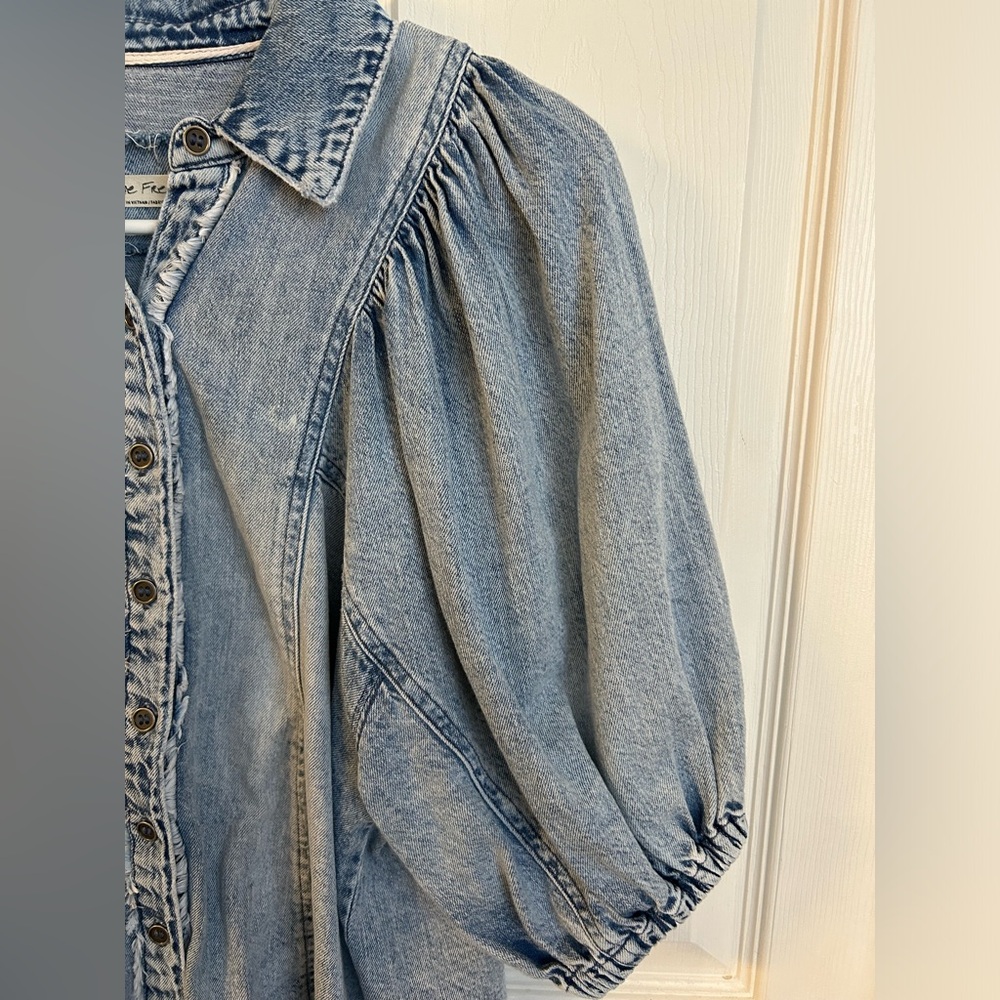 We the Free Suhrie Puff Sleeve Denim Button-Up Shirt Womens XS - Picture 11 of 15